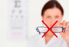 очки или контактные линзы